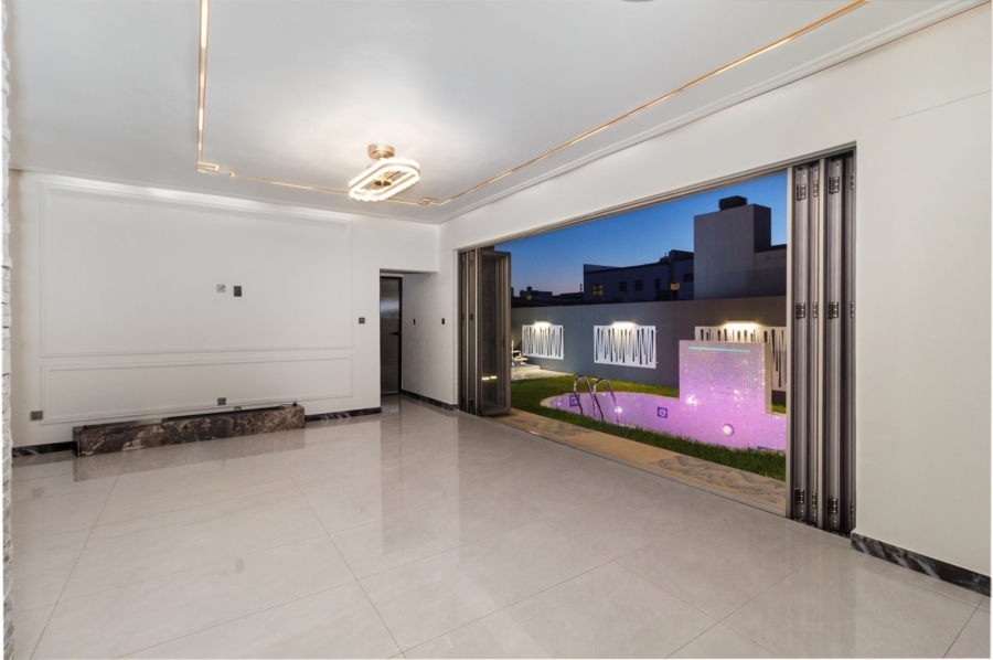 6 Bedroom Property for Sale in Sandown Western Cape
